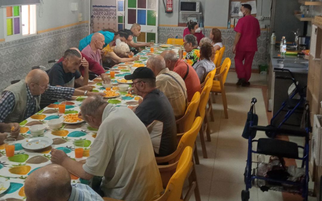 FIESTA DE CUMPLEAÑOS EN LA RESIDENCIA DE MAYORES