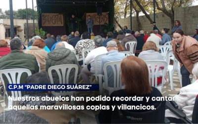 Los abuelos de la Residencia Padre Diego disfrutan de la actuación de José Miguel Otero en el Complejo Residencial de Cristo Roto