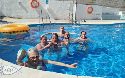 Disfrutando el Verano: Nuestros Mayores en la Piscina del Cristo Roto